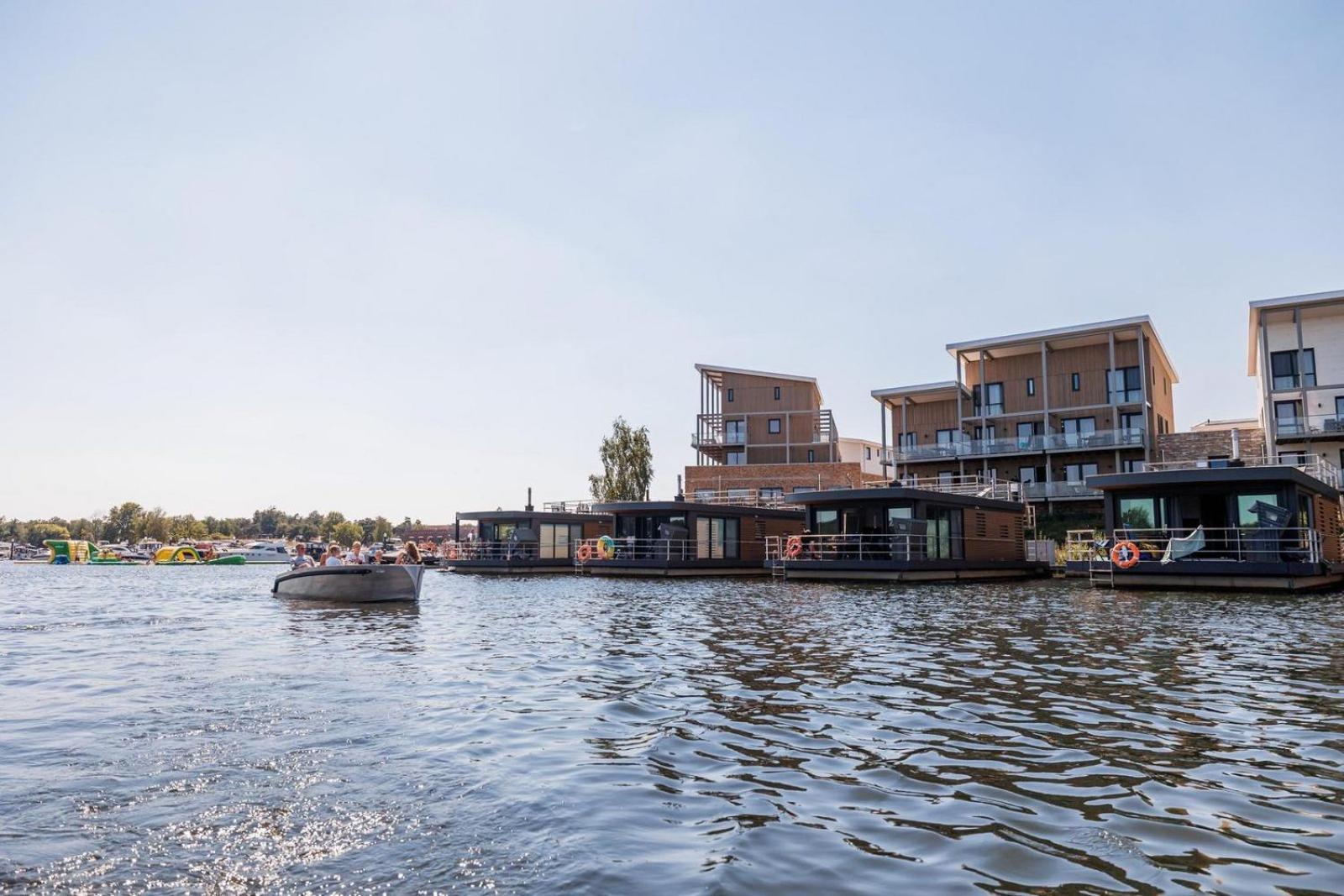 Vakantie & Resort Leukermeer Well  Exterior photo